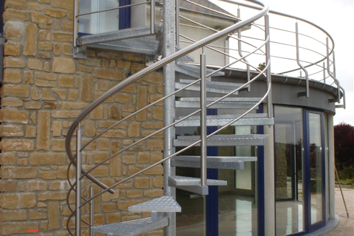 Escalier extérieur hélicoidal en galva