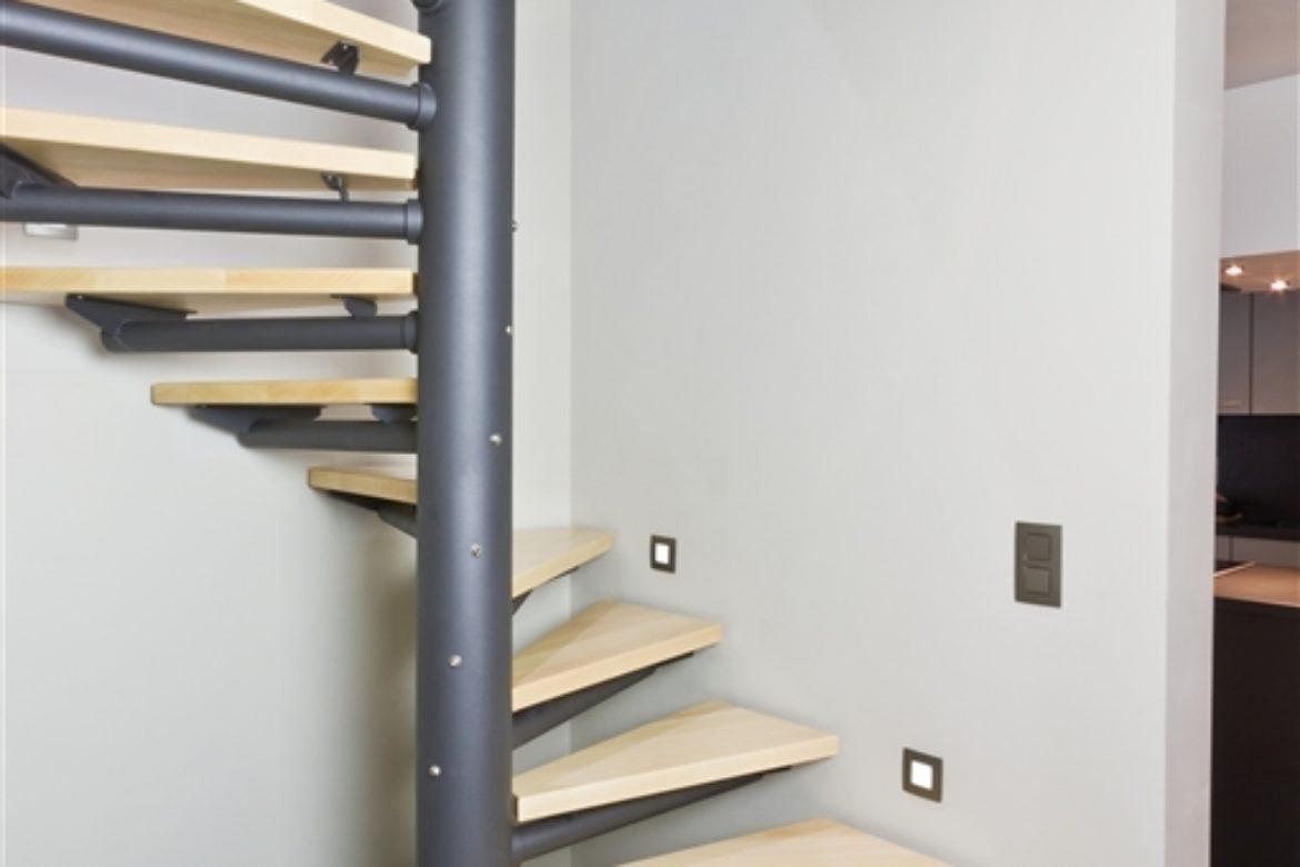 Escalier hélicoidal marche en bois 6