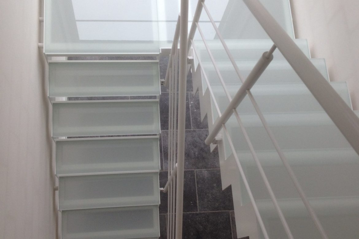 Escalier en crémaillère verre blanc 5 (1)